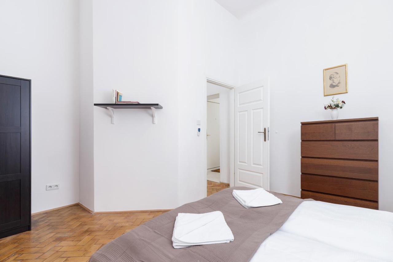 Apartment Pijarska Krakow By Noclegi Renters Eksteriør bilde